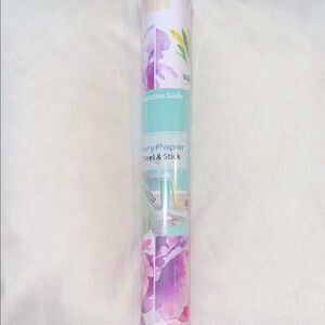 VaryPaper Purple Floral Peel & Stick Wallpaper 17.7” X 315” New in Packaging NWT